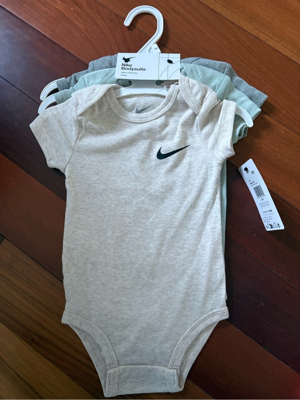 pack of 3 Nike boys’ onesie size 12m